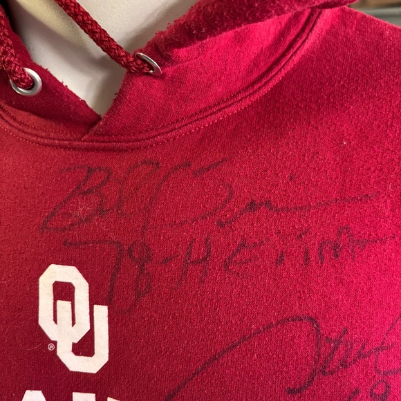 Awesome signed Oklahoma Sooners hoodie 3 Heisman Trophy Winners - Picture 3 of 6